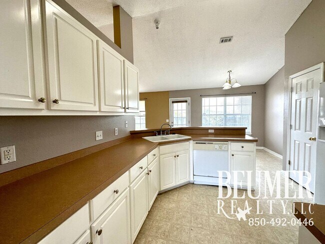 Building Photo - Spacious 3 bd/2 ba Open Floor Plan Home fo...