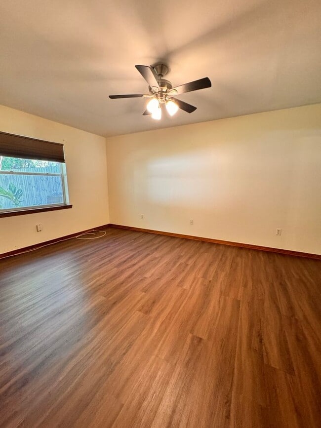 Building Photo - RENTAL