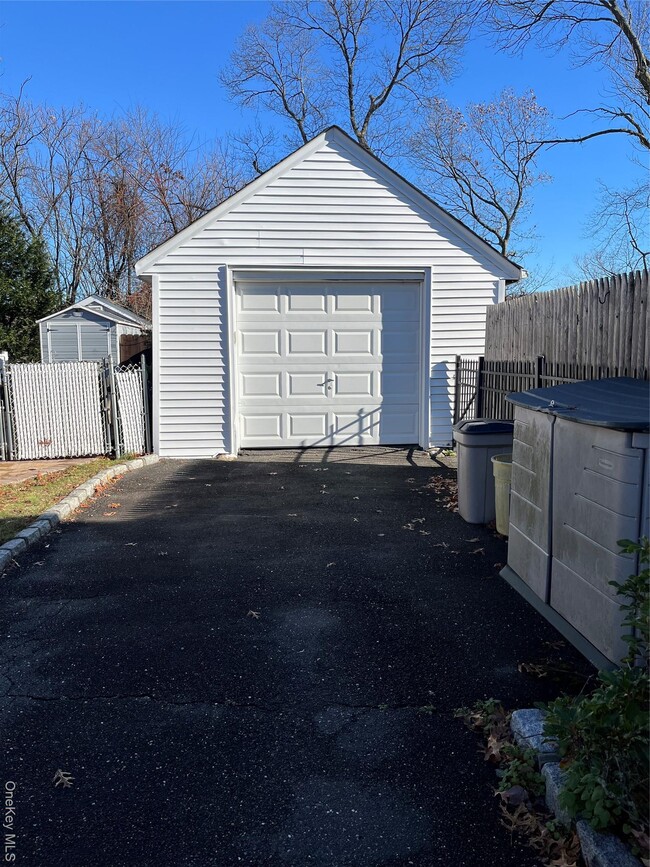 Building Photo - 7 Floyd Pl