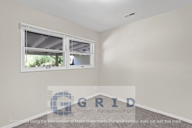 Building Photo - Charming 2 Bedroom Bungalow Available in NE Portland!