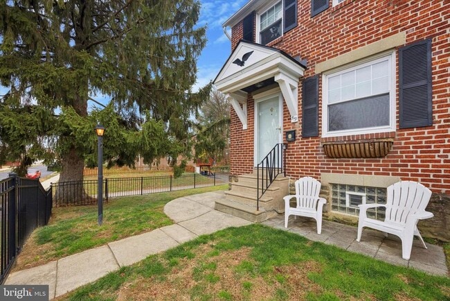 Building Photo - 519 Acorn St