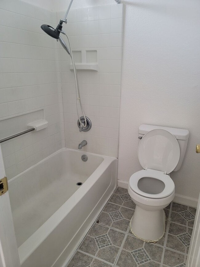 Building Photo - Cute 3 bedroom , 2 bath home on the Fernley Golf Course, $2000 a month, $2100 security deposit