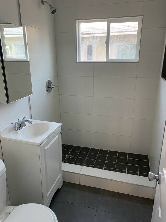 Building Photo - 5846 La Mirada Ave