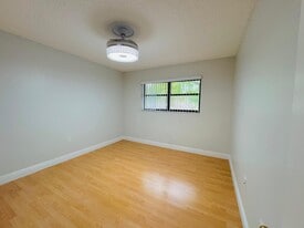 Building Photo - 13370 SW 90th Ter