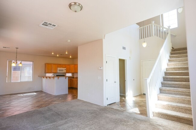 Building Photo - 3 Bed / 2.5 Bath Townhome with Loft, 2 Car Garage & Spacious Backyard – Southern Highlands