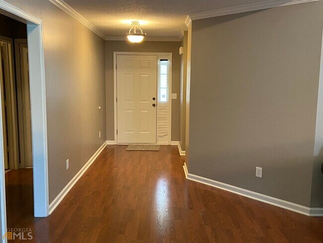 Building Photo - 5751 Colonnade Dr