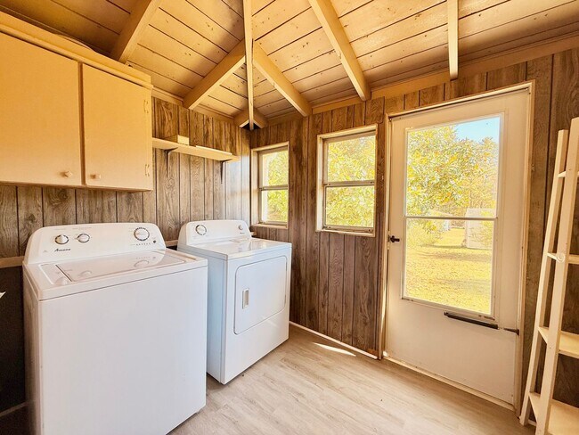 Building Photo - Fully Furnished & Utilities Included -SHORT TERM LEASES AVAILABLE with a premium.