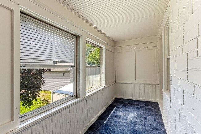 Building Photo - 884 Iglehart Ave