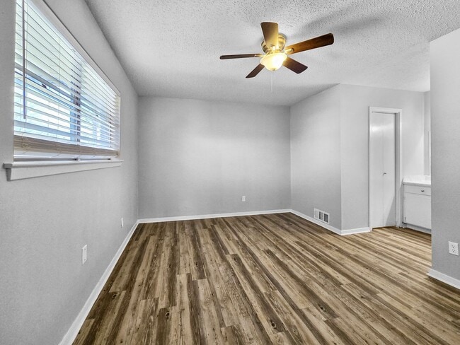 Building Photo - Charming 3-Bed, 2-Bath Home in Saginaw with Garage