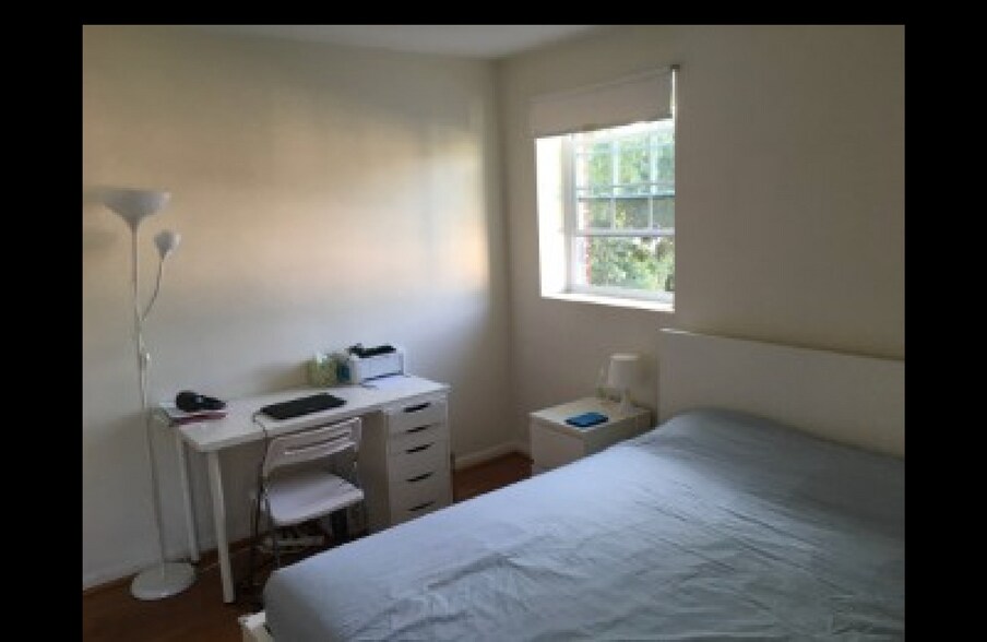 Building Photo - 803 Centre St