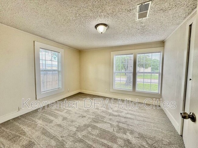 Building Photo - 313 Worthview Dr