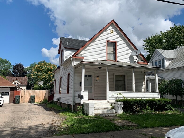 Building Photo - 238 Miller St