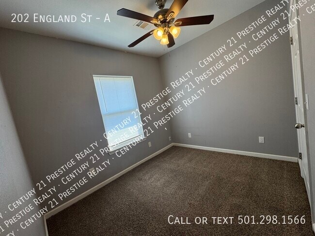 Building Photo - 202 England St