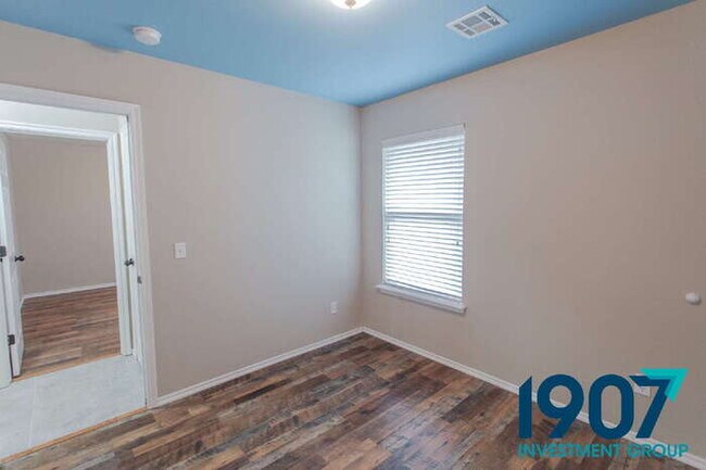 Building Photo - Stunning 3-Bedroom Home in OKC with Modern...