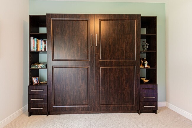 Building Photo - Seasonal or Annual Luxury Home With Pool i...