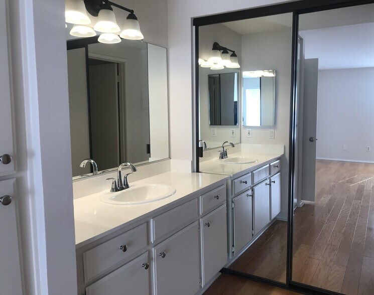 Building Photo - 12283 Carmel Vista Rd