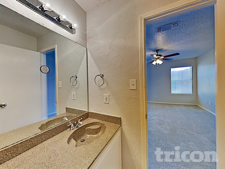 Building Photo - 714 Charles City Dr