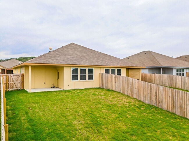 Building Photo - 343 Green Valley Dr