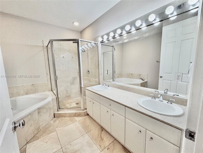 Building Photo - 504 SW 4th Ave