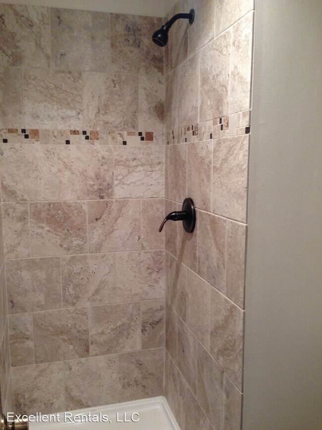 Building Photo - 4 br, 2 bath House - 503 NE Country Lane