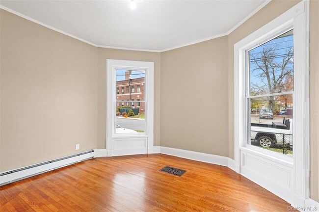 Building Photo - 33 Wickham Ave