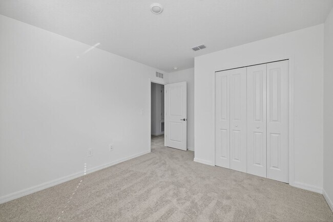 Building Photo - Brand New 6-Bed Available Now!