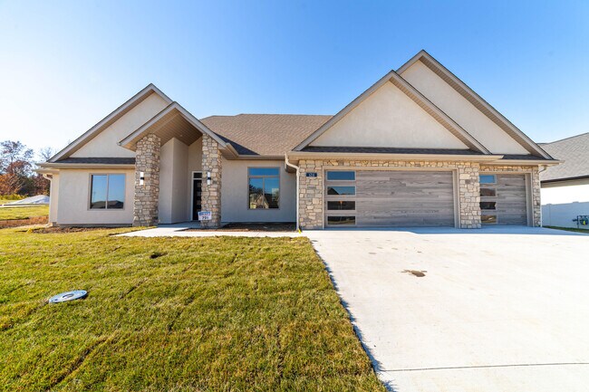 Primary Photo - 1211 Shallow Ridge Cir