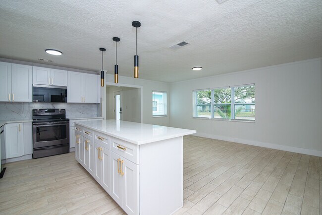 Building Photo - 111 Zoratoa Ave