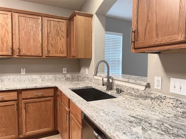 Building Photo - 1007 Barclay Dr