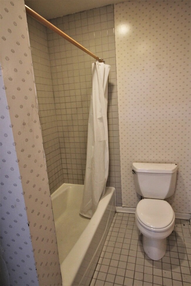 Building Photo - 1513 Bolton St