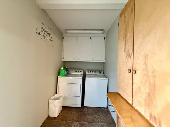 Building Photo - 102 Mulberry St