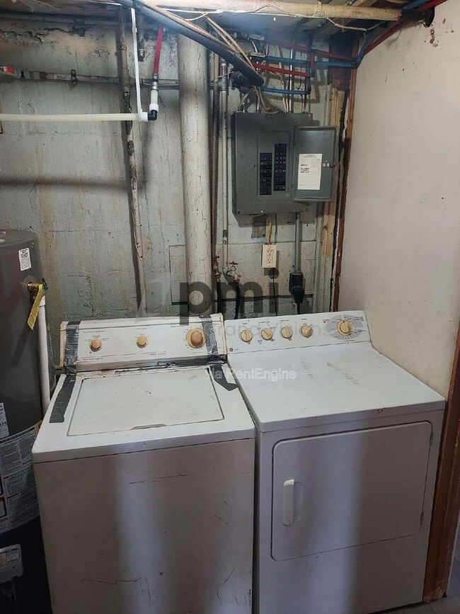 Building Photo - 328 E Kellar Ln