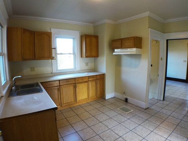 Building Photo - Nice Home in a Good Downtown Location with...