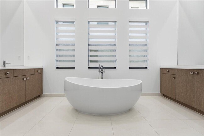 Building Photo - 9971 Migration Pt