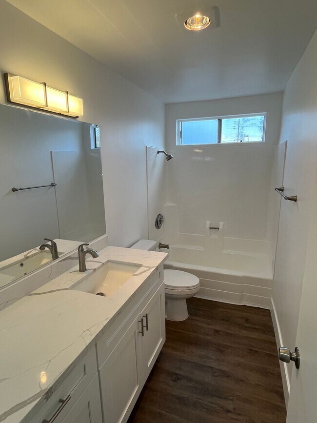 Building Photo - Remodeled 3 Bed/ 2 Bath Clairemont Mesa
