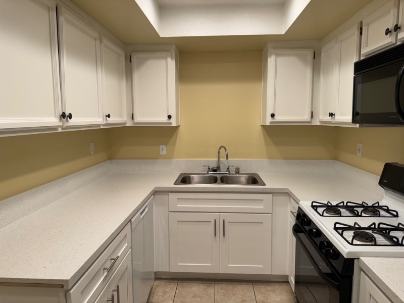 Building Photo - 8167 Vineyard Ave