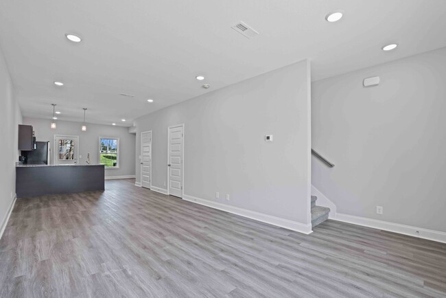 Building Photo - 15 Highland Blf Wy