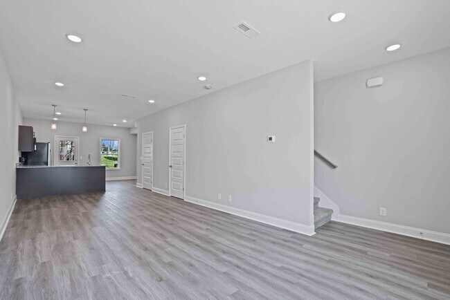 Building Photo - 9 Highland Blf Wy