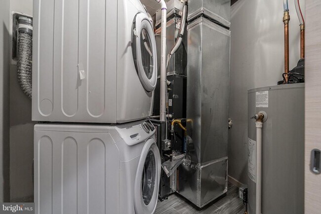 Building Photo - 2045 N College Ave