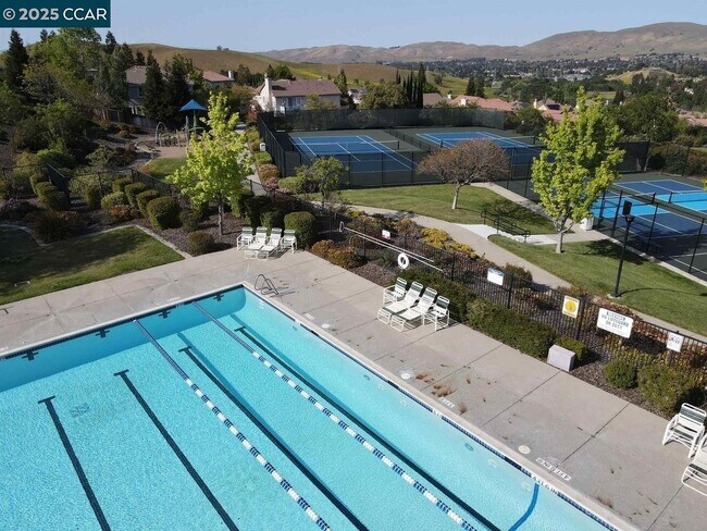 Building Photo - 829 Deer Spring Cir