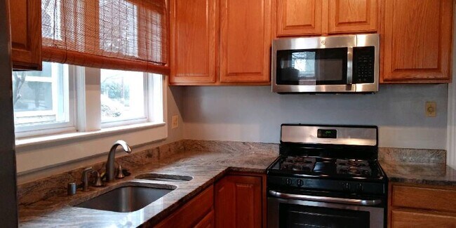 Building Photo - Classic Shepherd Park Home - Unfurnished
