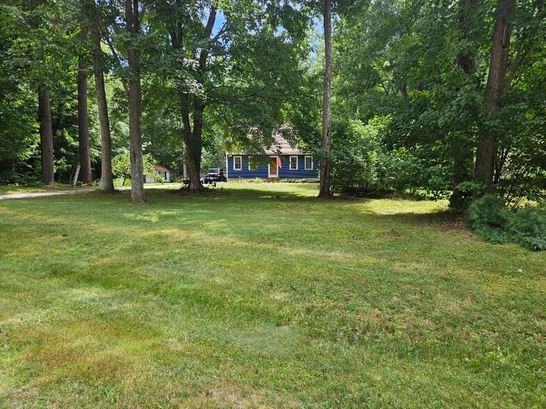Yard - 11 Laurel Ln