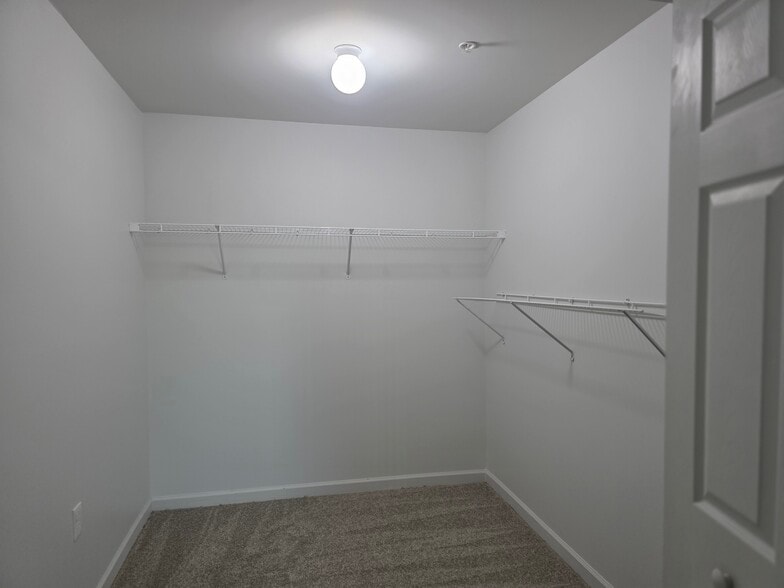 Walk in closet. - 5050 Seven Pine Cir
