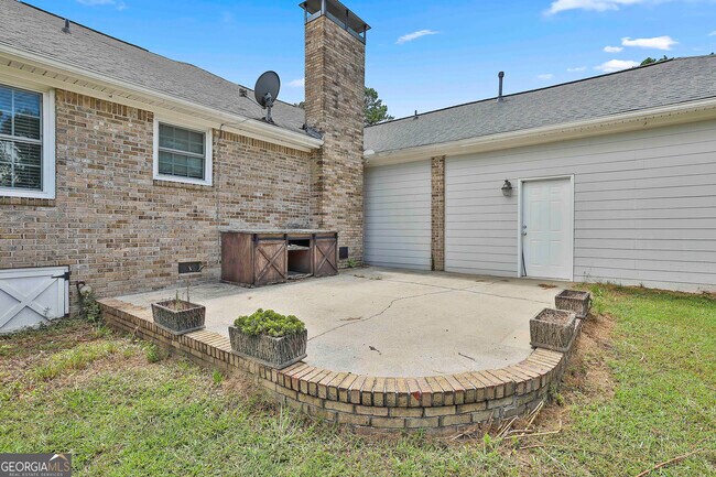 Building Photo - 620 Tri County Rd