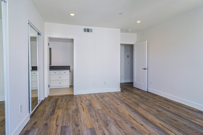 Building Photo - 5932 Lemp Ave