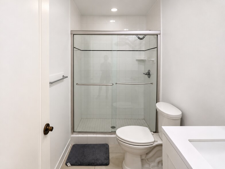 Building Photo - 12726 Spinnaker Ln