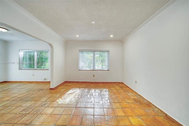 Building Photo - 104 Santander Ave