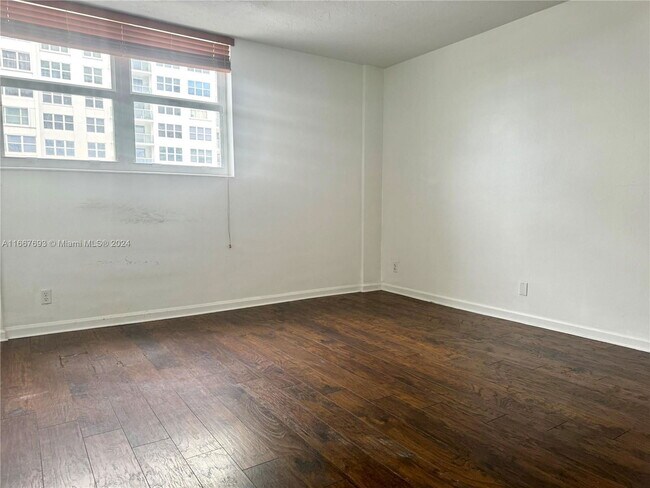 Building Photo - 3001 S Ocean Dr