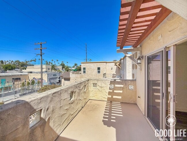 Building Photo - Stunning 3BD/3BA W/ A/C, Attached Garage, and In-Unit Laundry in Pacific Beach!