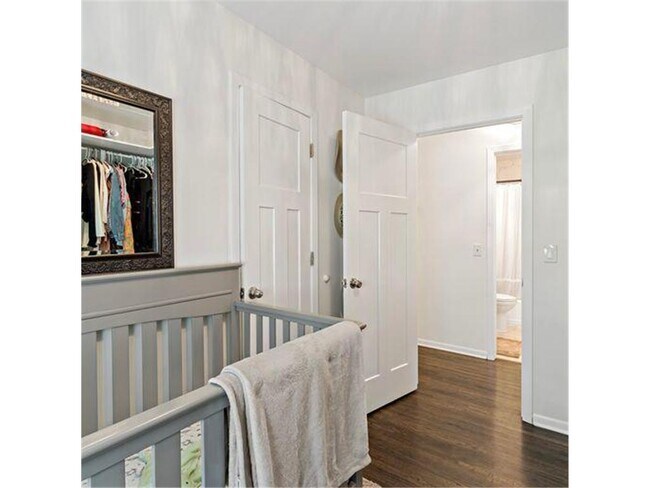 Building Photo - 4520 Vandervork Ave